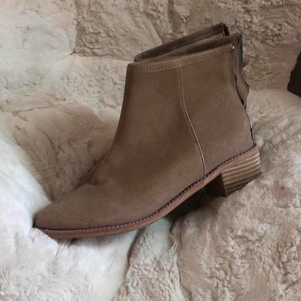 Chinese laundry tan boots!